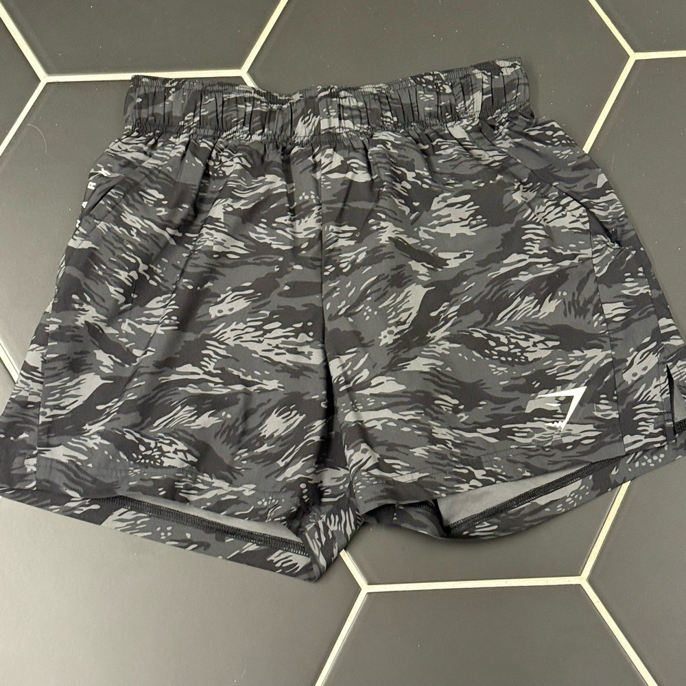 Gymshark GREY/BLACK  CAMO 5” Shorts Size S